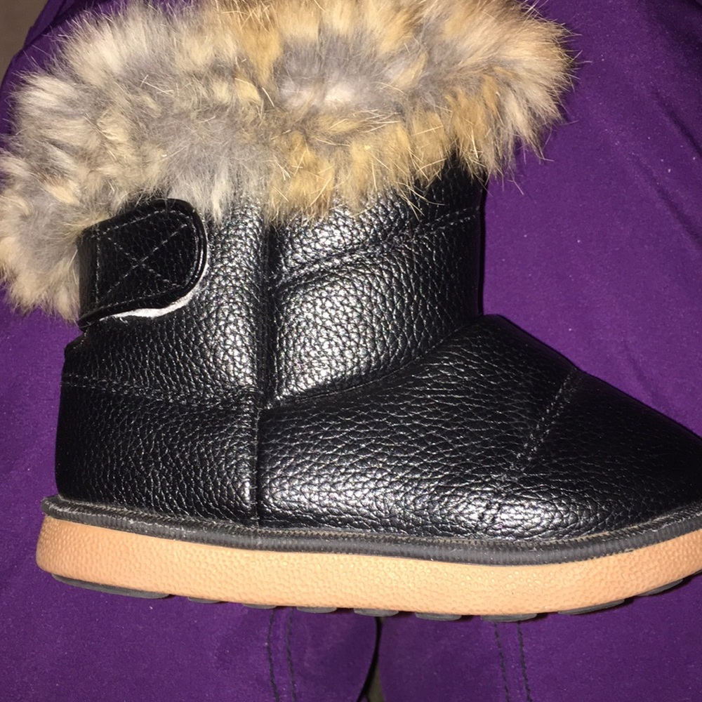 Baby boots with the furrrr!!